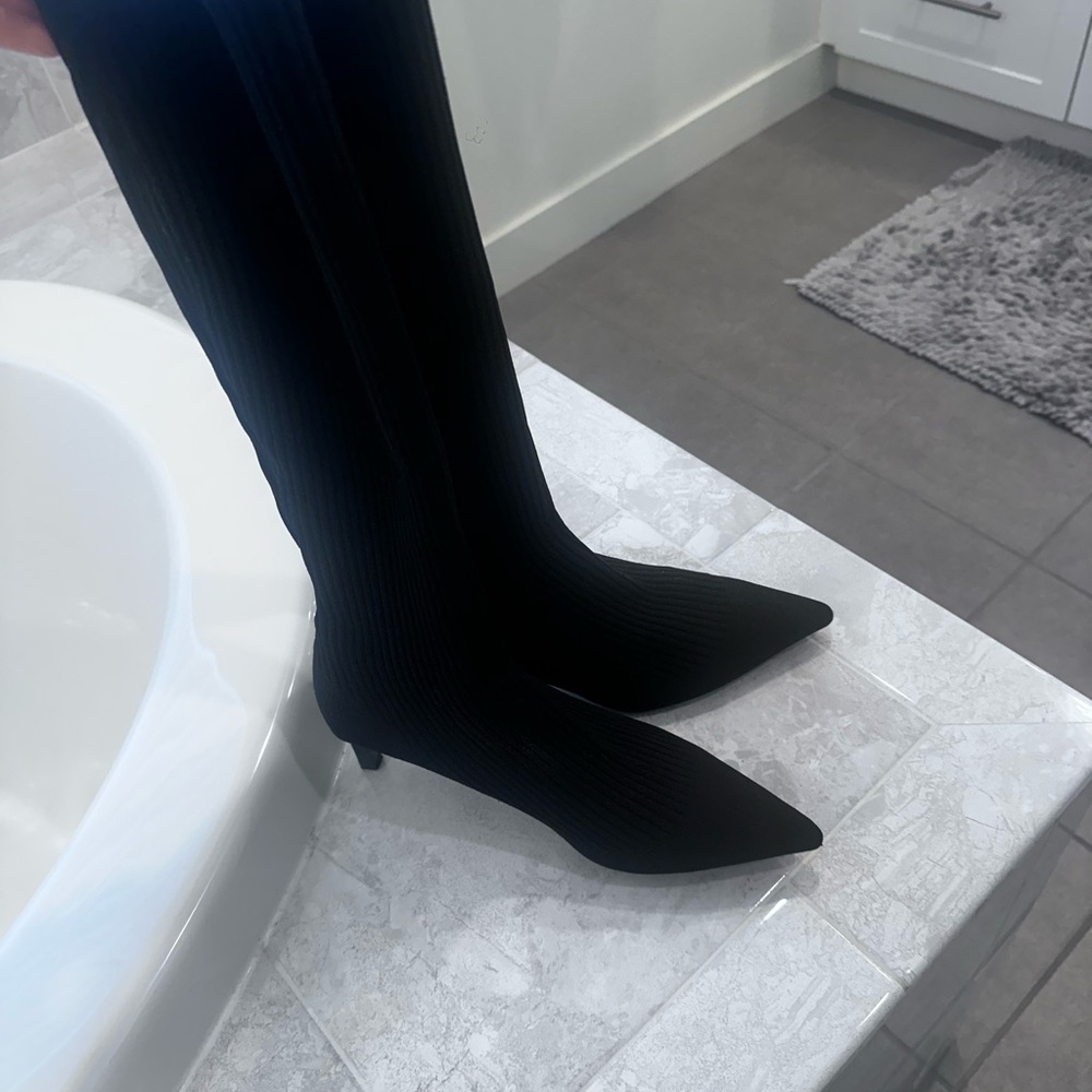 Black Women's Boots stretchy sock material size 7.5